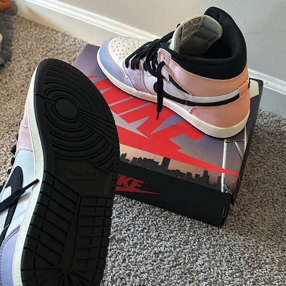 Air Jordan 1 Skyline - Picture 2 of 4